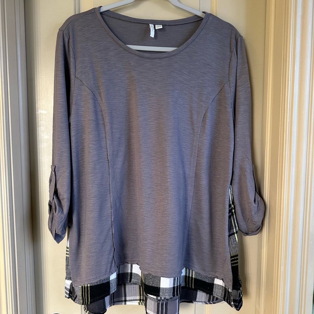 Women’s Est 1946 Top; Gray/Black/White/Yellow; Size M